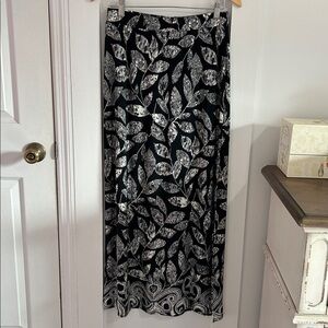 NWT Chicos Maxi Skirt Black White Abstract Leaf Stretch Slit Pull On Casual S